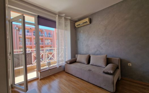 Studio with a view of the pool at Sunny Day 6, Sunny Beach ID: 105682