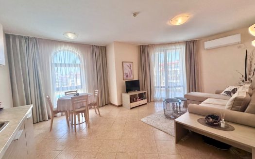 2-комнатная квартира с видом на бассейн в Royal Sun, Солнечный Берег ID: 104672
